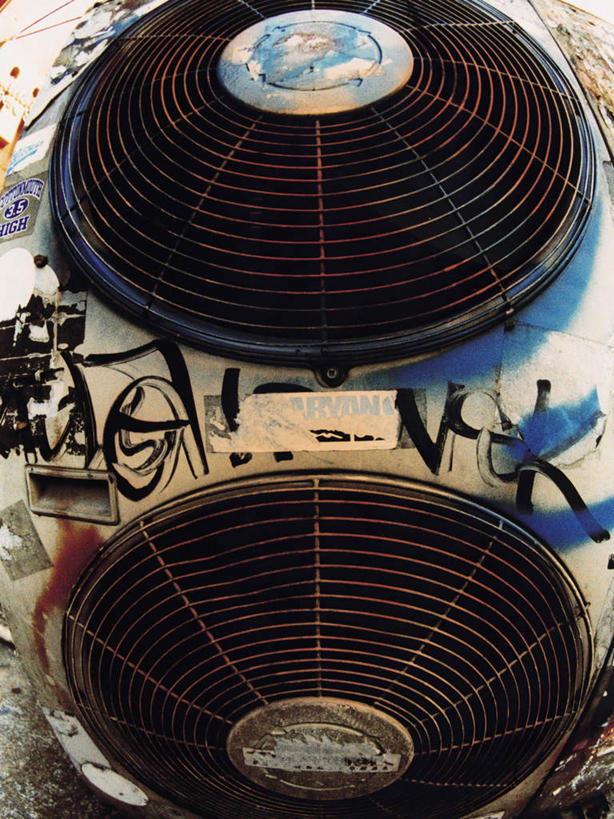 无人,竖图,室外,特写,白天,正面,抽象,绘画,静物,东京,日本,亚洲,艺术,彩绘,电器,图案,墙,艺术品,古典,凌乱,文化,墙壁,墙面,空调,蓝色,黑色,工艺品,品味,概念,美术,调节,混乱,高雅,舒适,家电,家用电器,调整,东亚,本州,关东地方,本州岛,日本国,东京都,美学,纷乱,缭乱,庞杂,图文,空气调节器,彩图,涂鸦