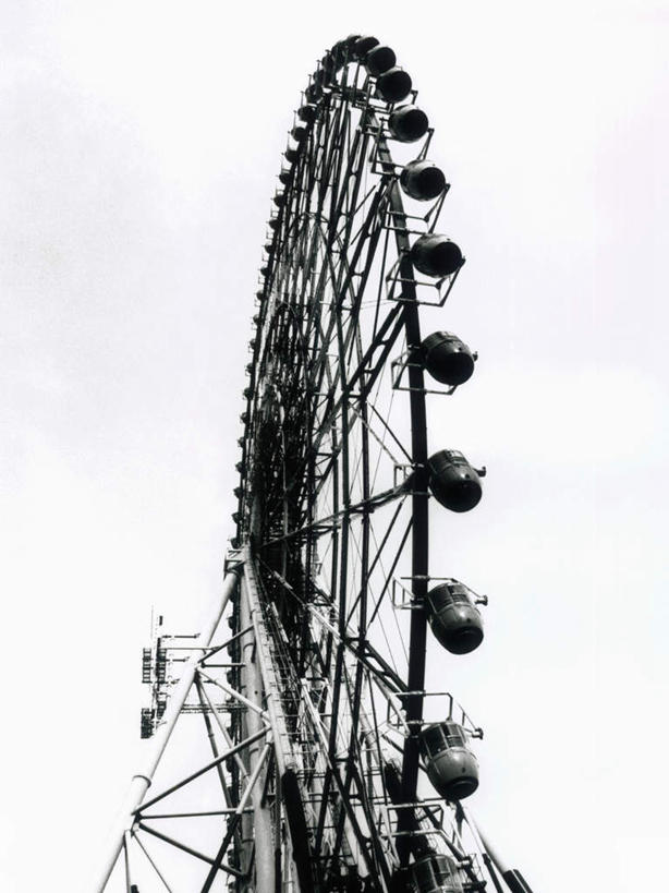 无人,竖图,黑白,室外,白天,仰视,度假,游戏,美景,城市风光,城市,东京,日本,亚洲,景观,摩天轮,玩,娱乐,享受,休闲,景色,放松,游乐设施,活动,御台场,发泄,消遣,智力,东亚,本州,费里斯大转轮,关东地方,本州岛,日本国,东京都,宣泄,东京港,台场,游艺设施,玩耍,嬉戏,低角度拍摄