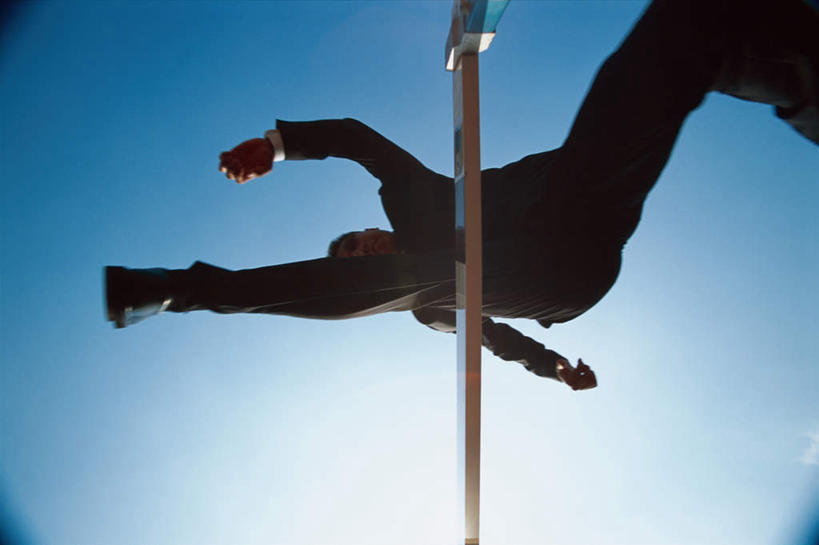 东方人,一个人,商务人士,运动员,商务男性,体育馆,运动场,跑,跳,横图,室外,白天,仰视,衬衫,锻炼,快乐,比赛,运动,竞争,亚洲,仅一个男性,仅一个人,仅一个中年男性,阴影,套装,光线,影子,田径,半空,黄种人,娱乐,体育场,蓝色,蓝天,天空,阳光,天,休闲,田径场,晴朗,张开双腿,体育运动,商务装,短跑,田径运动,工薪阶层,万里无云,运动馆,展开双腿,体育,跨栏,跨栏赛跑,男人,男性,中年男性,亚洲人,白领,上班族,晴空,晴空万里,体育运动员,运动选手,跑步,跳跃,半身,彩图,低角度拍摄,衬衣,健身,径赛,跨栏跑,伸展双腿