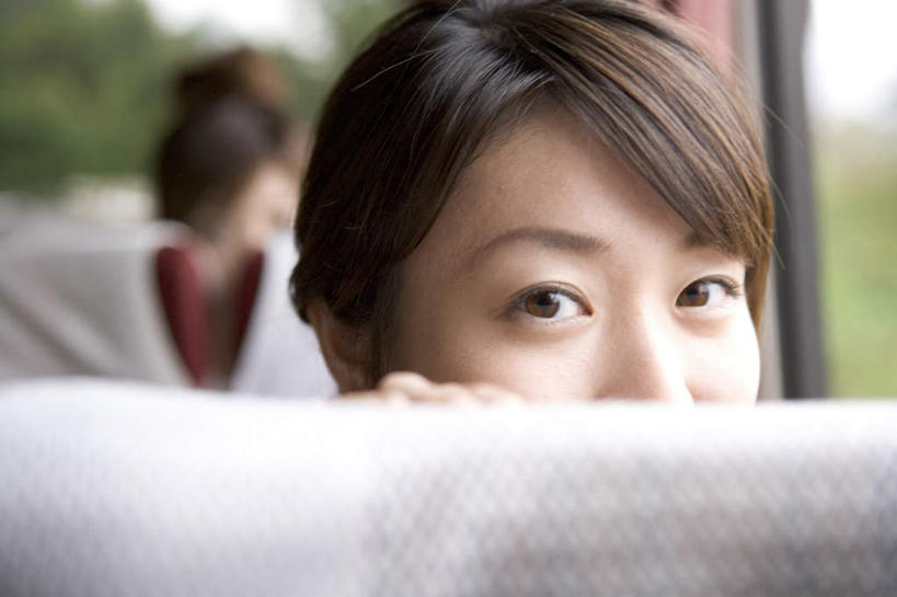 东方人,脸,头,脸颊,两个人,坐,横图,室外,特写,白天,正面,植物,公共汽车,椅子,亚洲,乘客,朦胧,模糊,巴士,公交车,注视,黄种人,座椅,车,树,树木,绿色,自然,交通工具,观察,看,搭,生长,成长,观看,察看,搭着,关注,载具,升降椅,搭客,年轻女性,女人,女性,亚洲人,头部,脸部,脸蛋,面部,坐着,半身,彩图