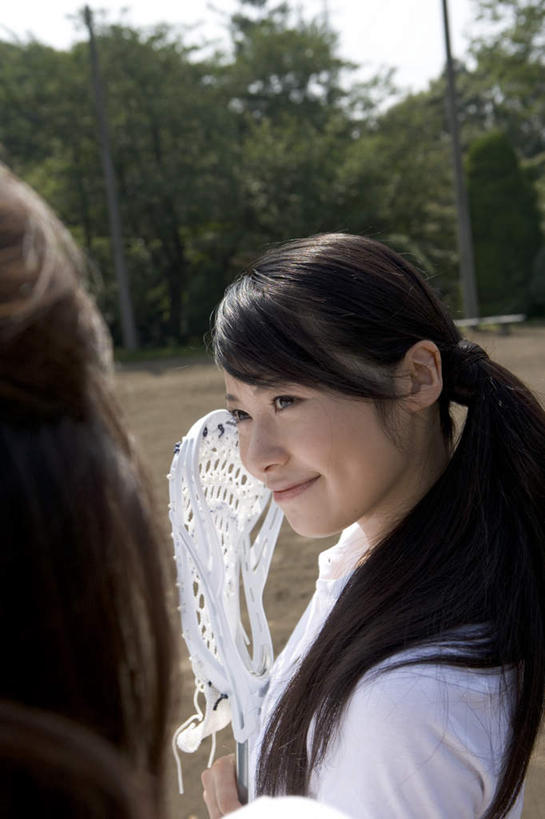 东方人,两个人,伙伴,朋友,坐,笑,微笑,竖图,室外,白天,侧面,运动服,友谊,曲棍球,植物,亚洲,握,服装,拿,拿着,注视,黄种人,运动器械,相视,树,树木,衣服,绿色,自然,观察,看,面对面,健身器械,握着,服饰,生长,成长,观看,对视,察看,互视,衣着,穿着,关注,相对,健身器材,球棍,相看,衣饰,钩形,友情,年轻女性,女人,女性,亚洲人,坐着,半身,彩图,运动器材,运动装