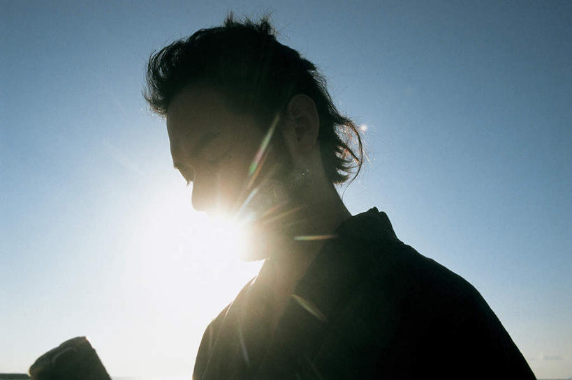 东方人,一个人,站,横图,室外,白天,仰视,民族服装,竞争,亚洲,仅一个男性,仅一个人,仅一个中年男性,对抗,阴影,和服,冲突,光线,武士刀,影子,刀具,注视,黄种人,破坏,蓝色,蓝天,天空,阳光,刀,天,观察,看,站着,武器,战争,服饰,晴朗,观看,军人,损坏,察看,攻击,威胁,武士,对立,关注,矛盾,兵器,防御,武士道,日本刀,吴服,万里无云,唐草,唐花,唐锦,敌对,挫败,斗争,抗拒,抗衡,冷兵器,凶器,杀伤,威慑,东洋刀,东瀛刀,日本武士刀,日本武士,危险,男人,男性,中年男性,亚洲人,晴空,晴空万里,站立,半身,彩图,低角度拍摄,眩光,传统服装,民俗服