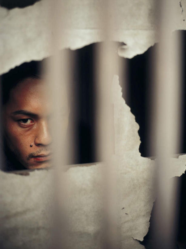 东方人,一个人,站,竖图,室外,白天,正面,民族服装,窗户,亚洲,仅一个男性,仅一个人,仅一个中年男性,和服,注视,黄种人,破坏,破损,玻璃窗,观察,看,站着,服饰,观看,军人,损坏,察看,武士,关注,武士道,吴服,唐草,唐花,唐锦,日本武士,男人,男性,中年男性,亚洲人,站立,半身,彩图,传统服装,民俗服