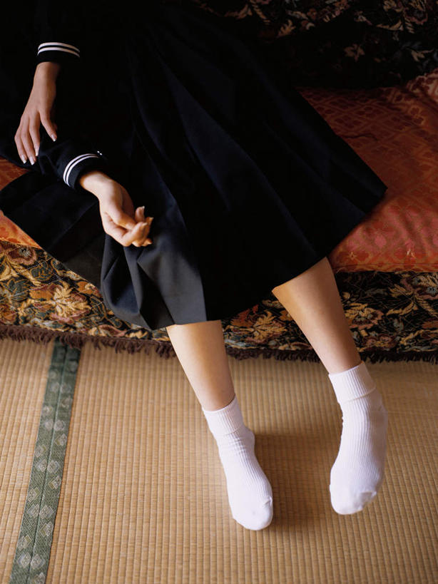 东方人,一个人,客厅,坐,竖图,俯视,室内,白天,制服,沙发,亚洲,仅一个年轻女性,仅一个女性,仅一个人,服装,黄种人,袜子,黑色,校服,长袜,起居室,布艺沙发,水手服,长筒袜,学生服,客堂,长统袜,年轻女性,女人,女性,亚洲人,坐着,半身,彩图,高角度拍摄,女生校服,女子校服,日本校服,水兵服