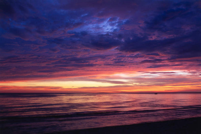 无人,横图,室外,白天,正面,旅游,度假,海浪,海洋,美景,日落,沙滩,太阳,阴影,光线,沙子,影子,海岸,景观,浪花,水平线,晚霞,霞光,云,云朵,落日,辽阔,海平线,火烧云,沙地,云彩,娱乐,红色,阳光,自然,海水,黄昏,享受,休闲,广阔,景色,彩霞,放松,一望无际,火红,自然风光,海景,赤色,无边无际,一马平川,夕照,大海,风浪,海,海水的波动,海滩,近岸浪,涌浪,夕阳,彩图,低云,水天相接,水天一线,斜阳