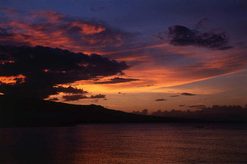 无人,横图,室外,白天,正面,海浪,海洋,美景,日落,山,山脉,阴影,光线,影子,景观,浪花,山峰,水平线,晚霞,霞光,云,云朵,落日,辽阔,海平线,火烧云,山峦,云彩,红色,阳光,自然,海水,黄昏,群山,广阔,景色,彩霞,一望无际,火红,自然风光,海景,赤色,无边无际,一马平川,夕照,大海,风浪,海,海水的波动,近岸浪,涌浪,夕阳,彩图,低云,水天相接,水天一线,斜阳