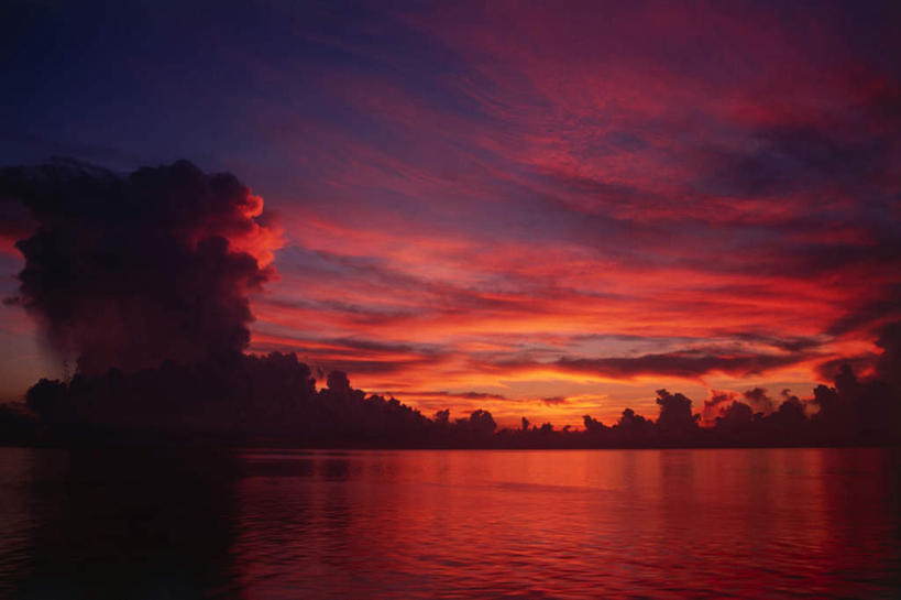 无人,横图,室外,白天,正面,海浪,海洋,美景,日落,阴影,光线,影子,景观,浪花,水平线,晚霞,霞光,云,云朵,落日,辽阔,海平线,火烧云,云彩,红色,阳光,自然,海水,黄昏,广阔,景色,彩霞,一望无际,火红,自然风光,海景,赤色,无边无际,一马平川,夕照,大海,风浪,海,海水的波动,近岸浪,涌浪,夕阳,彩图,低云,水天相接,水天一线,斜阳