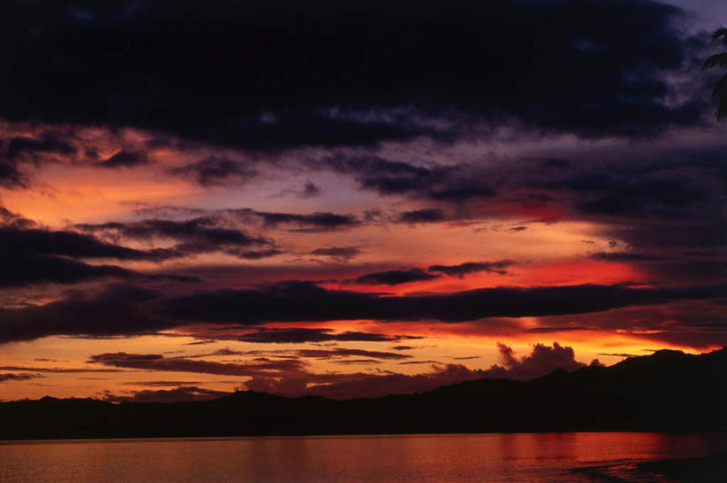 无人,横图,室外,白天,仰视,海浪,海洋,美景,日落,沙滩,阴影,光线,沙子,影子,海岸,景观,浪花,水平线,晚霞,霞光,云,云朵,落日,辽阔,海平线,火烧云,沙地,云彩,红色,阳光,自然,海水,黄昏,广阔,景色,彩霞,一望无际,火红,自然风光,海景,赤色,无边无际,一马平川,夕照,大海,风浪,海,海水的波动,海滩,近岸浪,涌浪,夕阳,彩图,低角度拍摄,低云,水天相接,水天一线,斜阳