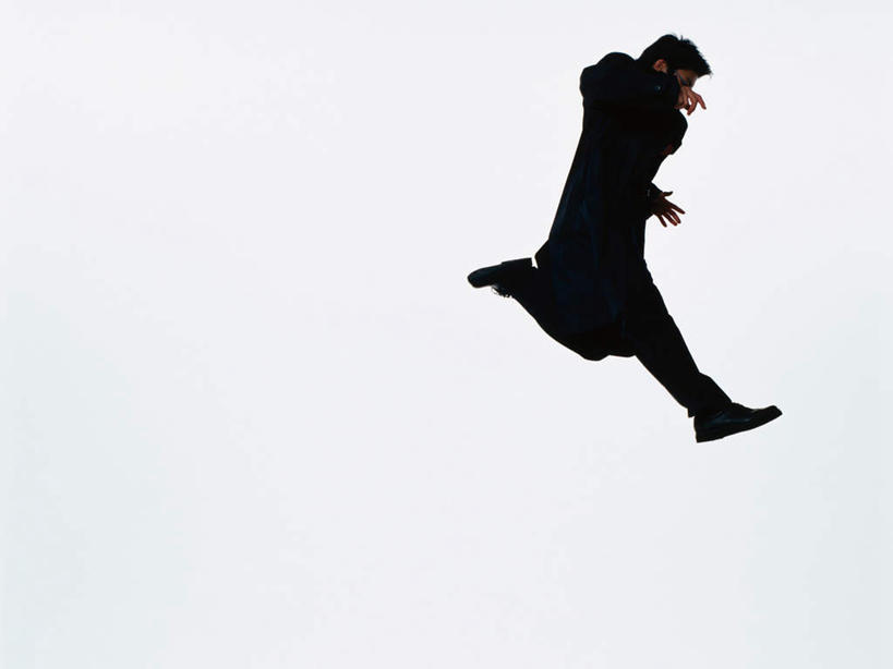 东方人,一个人,商务人士,商务男性,跳,横图,室内,白天,白色背景,侧面,衬衫,亚洲,仅一个男性,仅一个人,套装,领带,半空,注视,黄种人,仅一个年轻男性,观察,看,摄影,影棚,观看,张开双腿,察看,象征,庄重,关注,商务装,身份,工薪阶层,正式,地位,展开双腿,男人,男性,年轻男性,亚洲人,白领,上班族,跳跃,彩图,全身,影棚拍摄,衬衣,拍摄,伸展双腿