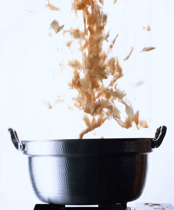 海鲜,无人,投,竖图,室内,特写,白天,白色背景,正面,烹饪,厨具,金属制品,许多,倒,金属,锅子,日本料理,料理,食品,锅,水产,菜肴,美食,海洋生物,食物,一个,黑色,日式料理,日式,摄影,佳肴,影棚,单个,锅具,虾米,水生动物,海产品,水生物,海底动物,烹饪用具,烹调用具,抛,烹调,扔,撒,掷,彩图,影棚拍摄,拍摄