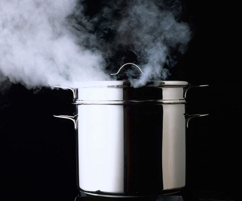 无人,横图,室内,特写,白天,正面,烹饪,雾,静物,厨具,金属制品,沸腾,黑色背景,金属,蒸汽,盖子,锅子,银色,锅盖,水蒸气,锅,一个,摄影,影棚,单个,锅具,烹饪用具,蒸发,烹调用具,烹调,彩图,影棚拍摄,拍摄