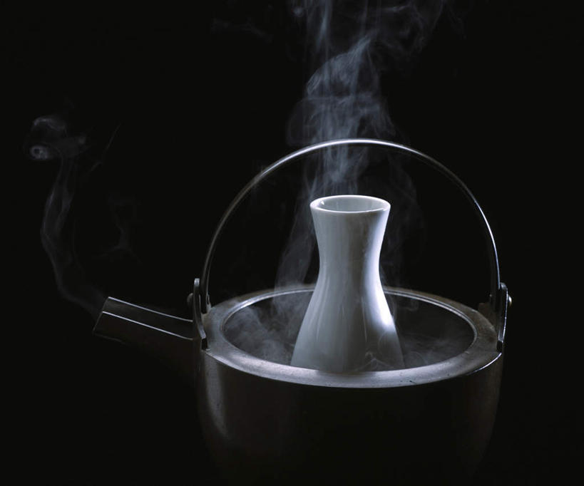 清酒,无人,横图,室内,特写,白天,正面,烹饪,雾,静物,厨具,金属制品,沸腾,黑色背景,金属,蒸汽,锅子,陶瓷,陶瓷制品,水蒸气,酒类,锅,酒,酒瓶,饮料,瓶子,摄影,影棚,锅具,一瓶,加热,烹饪用具,蒸发,烹调用具,烹调,彩图,影棚拍摄,拍摄,清酒瓶