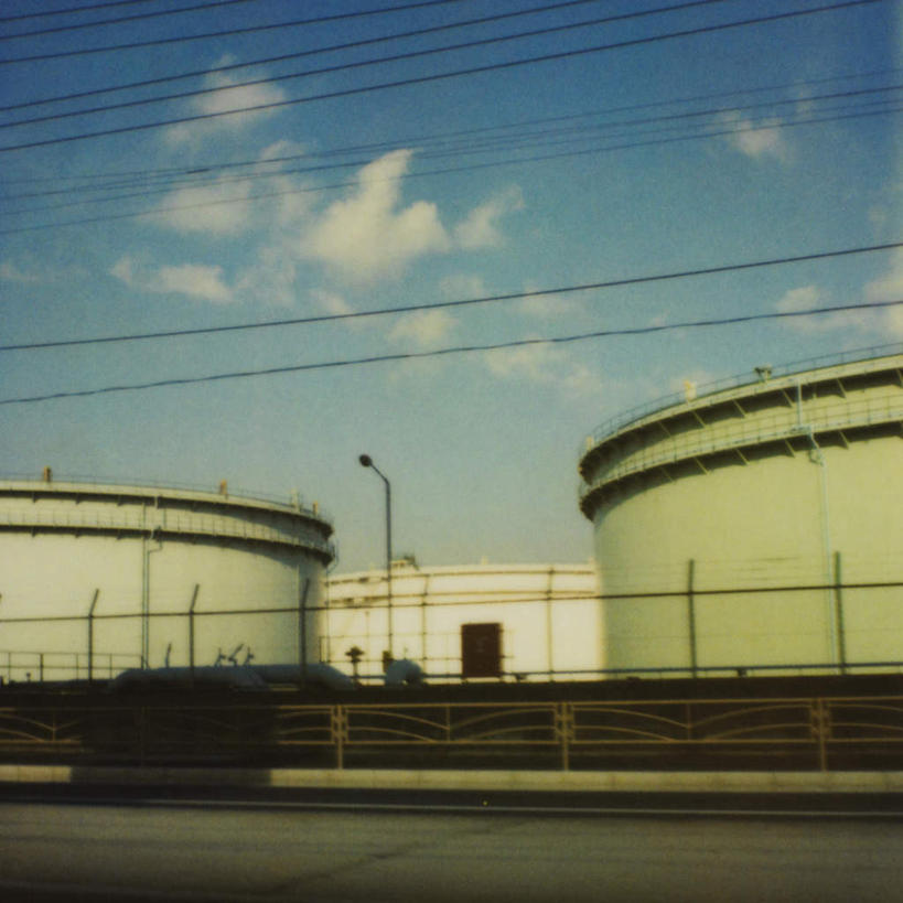 无人,方图,室外,白天,仰视,度假,美景,城市风光,城市,阴影,电力,光线,圆形,电线,线,影子,房屋,屋子,景观,云,云朵,地面,电能,线路,云彩,娱乐,楼房,蓝色,白云,蓝天,天空,阳光,天,享受,休闲,景色,放松,晴朗,电,电源,电源线,能量,污水处理厂,晴空,彩图,低角度拍摄,房子