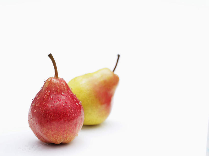 无人,横图,俯视,室内,特写,白天,白色背景,水,餐桌,桌子,梨,阴影,反射,液体,影子,水滴,两个,香梨,摄影,影棚,餐台,生梨,彩图,高角度拍摄,影棚拍摄,拍摄