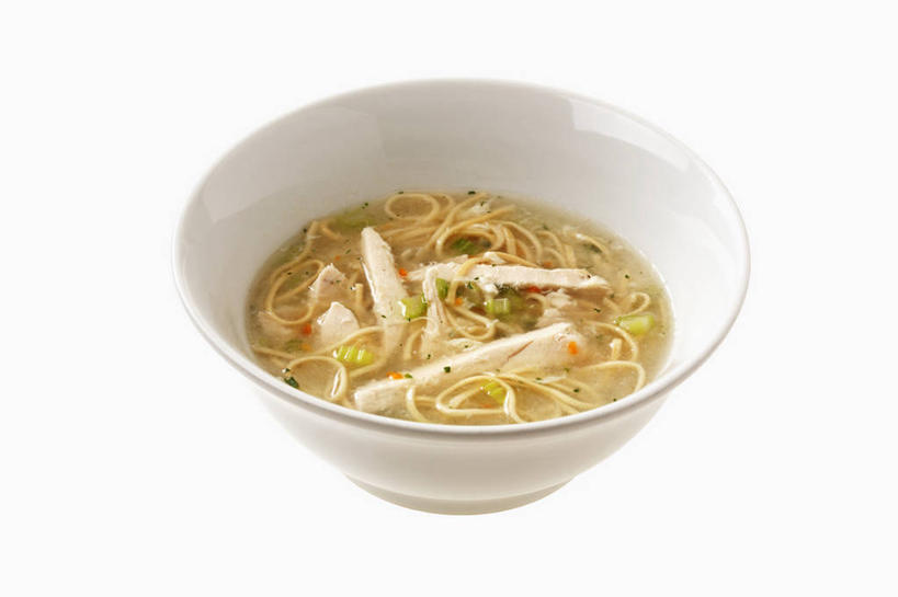 面食,面条,无人,横图,俯视,室内,特写,白天,白色背景,烹饪,中餐,餐桌,桌子,阴影,反射,影子,陶瓷,鸡肉,面,肉,汤,料理,食品,陶瓷制品,菜肴,美食,肉类,食物,一个,容器,碗,中式,摄影,佳肴,影棚,单个,餐台,储藏,储存,肉食,鸡汤面,鸡汤,彩图,高角度拍摄,影棚拍摄,拍摄,贮存