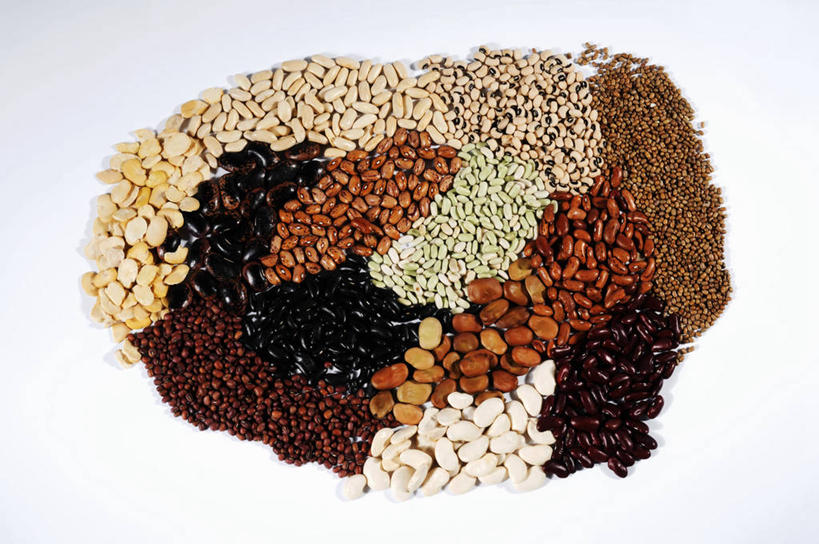 咖啡,无人,横图,俯视,室内,特写,白天,白色背景,植物,餐桌,桌子,豆,蔬菜,一堆,许多,阴影,堆叠,堆积,新鲜,反射,影子,豆类,豆子,黑豆,红豆,食品,食物,咖啡豆,摄影,有机食品,绿色食品,影棚,餐台,堆,赤豆,豆科,白豆,乌豆,乌大豆,眉豆,饭豇豆,饭豆,甘豆,咖啡因,红小豆,彩图,高角度拍摄,影棚拍摄,拍摄