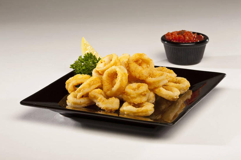 无人,横图,俯视,室内,特写,白天,烹饪,西餐,餐桌,桌子,餐具,一堆,许多,阴影,堆叠,堆积,灰色背景,反射,碟子,盘,影子,塑料,调料,酱料,酱汁,佐料,料理,食品,调味品,调味料,酱,菜肴,美食,鱿鱼圈,食物,一个,黑色,盘子,容器,塑料制品,碟,碗,快餐,西式,摄影,佳肴,影棚,单个,餐台,储藏,堆,储存,西式快餐,垃圾食品,彩图,高角度拍摄,影棚拍摄,拍摄,贮存