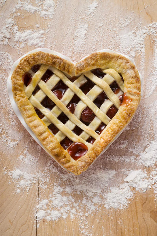 无人,竖图,俯视,室内,特写,白天,爱情,餐桌,桌子,樱桃,水果,阴影,爱心,新鲜,反射,粉末,影子,面粉,生食,食品,果实,浪漫,粮食,食物,一个,温暖,温馨,心形,粉,恩爱,摄影,有机食品,绿色食品,影棚,单个,餐台,农产品,和睦,华夫饼,原材料,窝夫,格子饼,华夫,格仔饼,压花蛋饼,粉状,心型,樱珠,莺桃,英桃,楔桃,牛桃,荆桃,彩图,高角度拍摄,影棚拍摄,拍摄,融洽