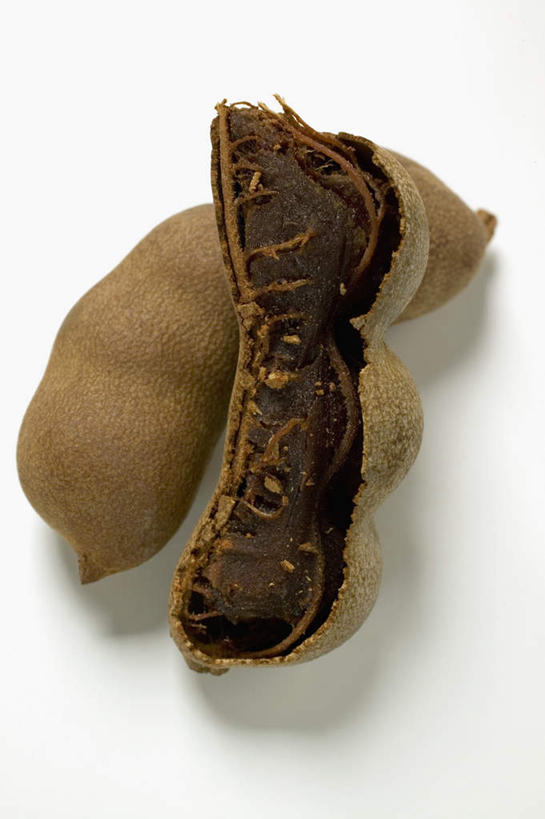 无人,竖图,俯视,室内,特写,白天,白色背景,餐桌,桌子,水果,阴影,新鲜,反射,影子,调味,生食,香料,佐料,食品,棕色,果实,草药,食物,摄影,有机食品,绿色食品,影棚,餐台,配料,草本,罗望子,作料,酸豆,酸角,彩图,高角度拍摄,影棚拍摄,拍摄