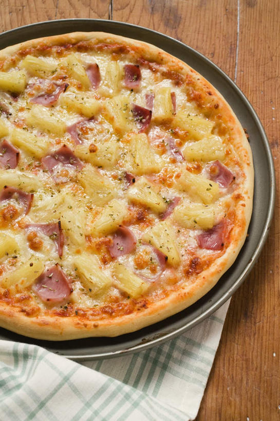 无人,竖图,俯视,室内,特写,白天,烹饪,西餐,餐桌,桌子,菠萝,餐具,水果,切开,阴影,新鲜,反射,碟子,盘,影子,肉,生食,料理,食品,披萨,匹萨,果实,火腿,猪肉,菜肴,美食,肉类,食物,排列,一个,黄色,盘子,餐巾,碟,快餐,切,西式,佳肴,有机食品,绿色食品,单个,餐台,比萨,剖面,肉食,西式快餐,垃圾食品,切面,意大利薄饼,豚肉,摆列,保洁方巾,口布,凤梨,彩图,高角度拍摄,布列,分列