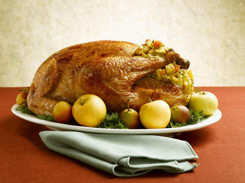 无人,横图,俯视,室内,特写,白天,烹饪,西餐,餐桌,桌子,苹果,餐具,水果,阴影,节日,庆祝,新鲜,反射,碟子,盘,影子,墙,调味,鸡肉,肉,生食,香料,佐料,料理,食品,果实,文化,菜肴,美食,肉类,墙壁,墙面,食物,盘子,碟,庆典,烤鸡,西式,摄影,佳肴,有机食品,绿色食品,影棚,餐台,纪念,迷迭香,配料,肉食,火鸡肉,感恩节,海洋之露,作料,彩图,高角度拍摄,影棚拍摄,拍摄