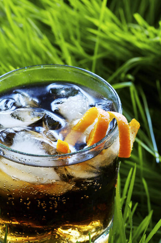 无人,竖图,俯视,室外,特写,白天,萝卜,胡萝卜,蔬菜,叶子,玻璃,一堆,许多,阴影,堆叠,堆积,新鲜,反射,影子,冰,冰块,食品,绿叶,冷冻,玻璃制品,食物,容器,碗,橙色,嫩叶,寒冷,有机食品,绿色食品,冷藏,储藏,堆,冰冷,储存,保鲜,叶,叶片,红萝卜,甘荀,彩图,高角度拍摄,贮存