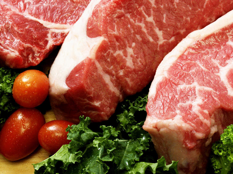 无人,横图,俯视,室内,特写,白天,烹饪,西餐,餐桌,桌子,蔬菜,西红柿,小番茄,叶子,三块,一排,阴影,新鲜,整齐,反射,影子,肉,生食,牛排,牛肉,料理,食品,绿叶,菜肴,美食,肉类,食物,排列,红色,嫩叶,西式,摄影,佳肴,有机食品,绿色食品,影棚,餐台,队列,肉食,鲜血,小西红柿,樱桃小番茄,珍珠小番茄,叶,叶片,樱桃番茄,圣女果,番茄,彩图,高角度拍摄,影棚拍摄,拍摄