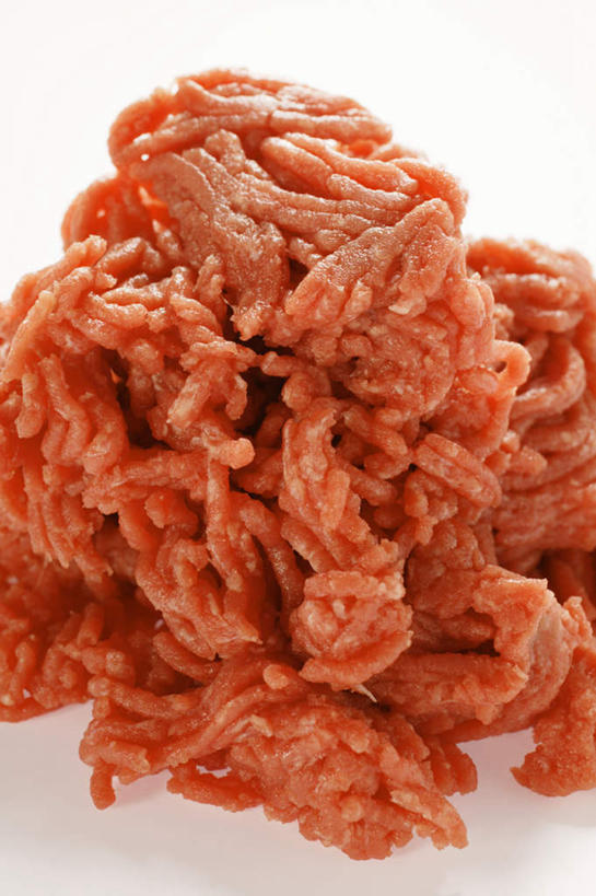 无人,竖图,俯视,室内,特写,白天,白色背景,餐桌,桌子,一堆,许多,阴影,堆叠,堆积,反射,影子,肉,牛肉,很多,肉糜,肉类,红色,摄影,影棚,餐台,堆,肉食,彩图,高角度拍摄,影棚拍摄,拍摄