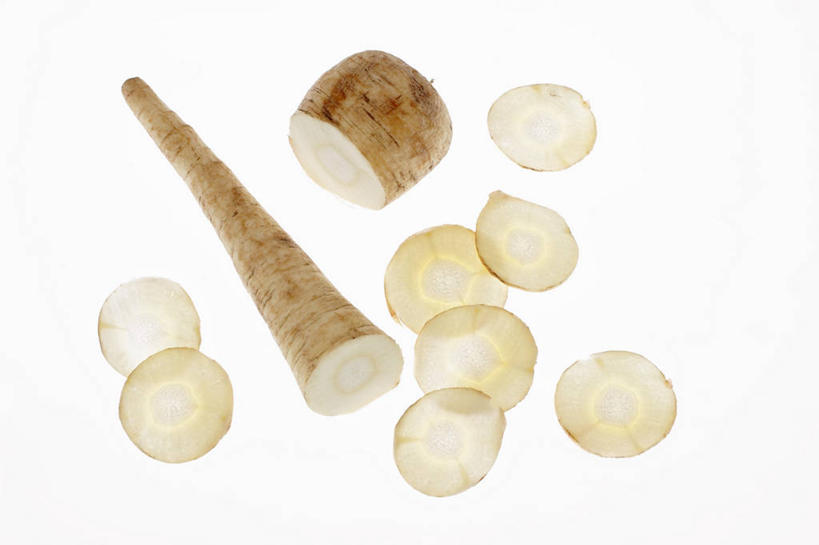 无人,横图,俯视,室内,特写,白天,白色背景,植物,餐桌,桌子,许多,阴影,反射,影子,草药,药草,中药,摄影,影棚,餐台,药材,中草药,横截面,剖面,中药材,本草,防风草,四方茎,土防风,截面,截面图形,彩图,高角度拍摄,影棚拍摄,拍摄