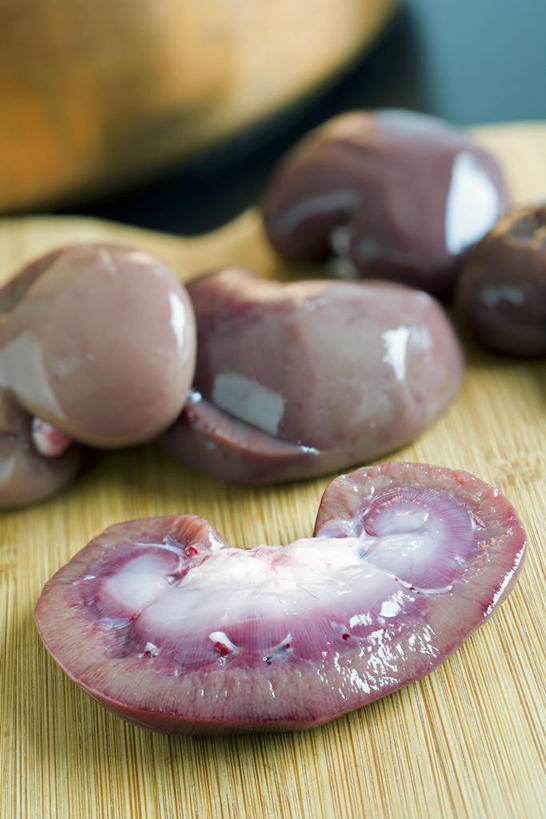 无人,竖图,俯视,室内,特写,白天,桌面,桌子,切开,阴影,朦胧,模糊,反射,木制,影子,肉,牛肉,肉类,木制品,切,毛肚,剖面,肉食,百叶,切面,彩图,高角度拍摄,牛肚