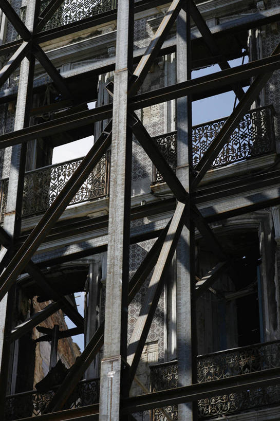 无人,家,栏杆,攀登,竖图,室外,特写,白天,正面,度假,美景,窗户,楼梯,城市风光,城市,金属制品,葡萄牙,欧洲,阴影,光线,金属,扶手,梯子,影子,房屋,阶梯,屋子,景观,公寓,首都,娱乐,洋房,护栏,楼房,里斯本,玻璃窗,台阶,住宅,阳光,享受,休闲,爬,景色,放松,上升,南欧,登高,葡萄牙共和国,攀爬,彩图,房子,防火梯