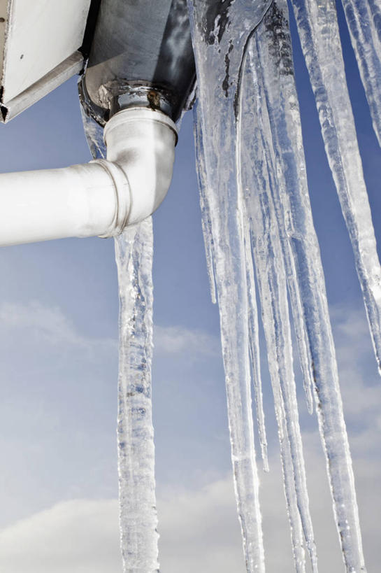 无人,竖图,室外,特写,白天,仰视,度假,美景,城市风光,城市,德国,欧洲,吊挂,悬挂,阴影,朦胧,模糊,清澈,光线,管子,影子,塑料,屋顶,冰,景观,云,云朵,冰块,冰柱,挂,云彩,顶棚,娱乐,管道,蓝色,白云,蓝天,天空,阳光,塑料制品,天,享受,休闲,景色,放松,寒冷,晴朗,冰冷,西欧,塑料管,德意志联邦共和国,严寒,冰凉,酷寒,凛冽,凛凛,极冷,清亮,PVC管,晴空,彩图,低角度拍摄,合成材料