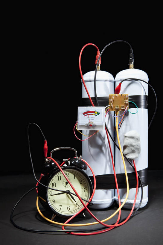 无人,竖图,室内,特写,白天,正面,竞争,高科技,科技,静物,炸药,炸弹,计时器,对抗,黑色背景,冲突,军事,时间,科学,计时,破坏,容器,武器,油罐,储油罐,战争,工业,摄影,影棚,储藏,定时器,损坏,准确,攻击,恐怖,威胁,储存,对立,矛盾,兵器,精准,弹药,防御,军方,军工业,国防,敌对,挫败,斗争,抗拒,抗衡,杀伤,威慑,存油罐,贮油罐,危险,甘油炸药,彩图,影棚拍摄,拍摄,贮存