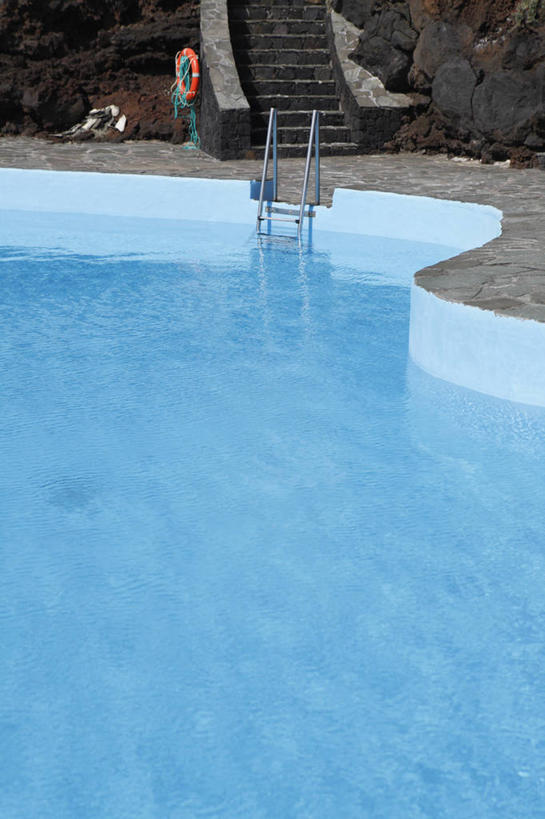 无人,游泳池,栏杆,竖图,室外,白天,正面,旅游,度假,美景,山,山脉,水,楼梯,西班牙,欧洲,朦胧,模糊,扶手,阶梯,景观,山峰,水池,水面,山峦,娱乐,泳池,护栏,台阶,自然,群山,享受,休闲,景色,放松,加纳利群岛,南欧,自然风光,加那利群岛,西班牙王国,费罗岛,耶罗岛,彩图