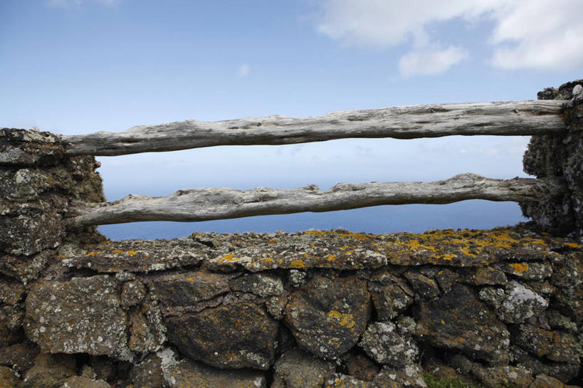 无人,栏杆,横图,室外,白天,正面,旅游,度假,海浪,海洋,石头,美景,西班牙,欧洲,阴影,朦胧,模糊,光线,扶手,石子,影子,景观,浪花,云,云朵,云彩,娱乐,护栏,蓝色,白云,蓝天,天空,阳光,自然,海水,天,享受,休闲,景色,放松,晴朗,加纳利群岛,南欧,自然风光,加那利群岛,海景,西班牙王国,费罗岛,耶罗岛,大海,风浪,海,海水的波动,近岸浪,石块,岩石,涌浪,晴空,彩图