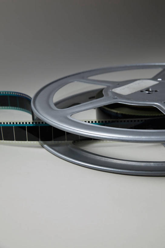 无人,竖图,照片,室内,特写,白天,正面,静物,阴影,灰色背景,反射,圆形,图形,影子,圆,几何,一个,摄影,影棚,单个,底片,数学,胶片,相片,彩图,影棚拍摄,拍摄,照相,几何图形,平面图形,片子,胶卷,电影