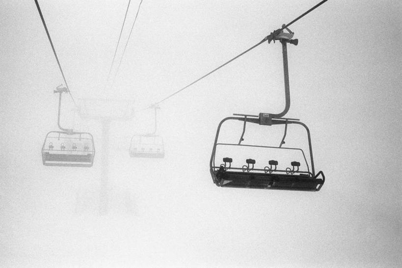 无人,横图,黑白,室外,白天,正面,旅游,度假,美景,雪,雾,大雪,加拿大,朦胧,模糊,积雪,景观,雪景,冬季,冬天,娱乐,缆车,自然,交通工具,享受,休闲,景色,放松,寒冷,迷雾,北美,北美洲,自然风光,美洲,索道,北亚美利加洲,亚美利加洲,严寒,卑诗省,不列颠哥伦比亚,不列颠哥伦比亚省,惠斯勒,缆索铁路,大雾