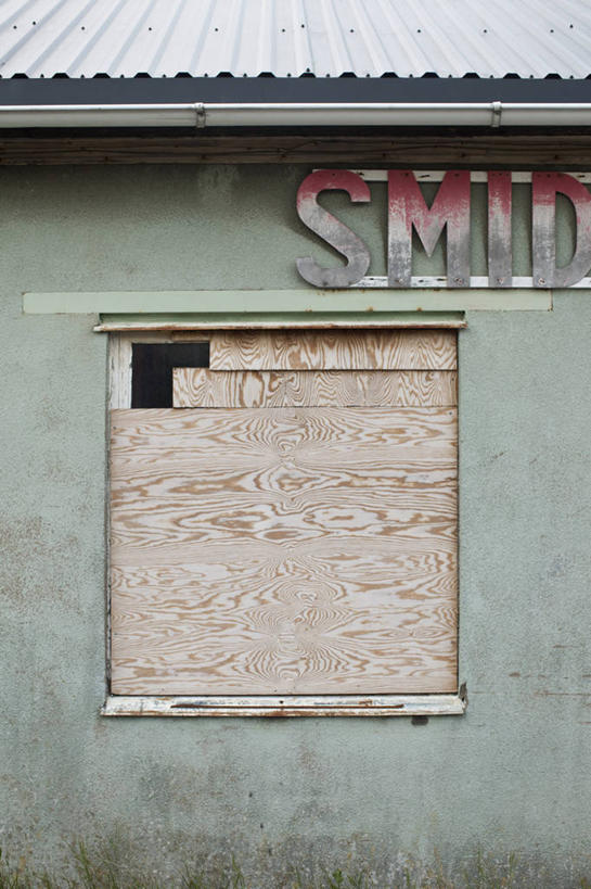 无人,家,木屋,竖图,室外,白天,正面,旅游,度假,美景,瑞典,欧洲,英文,标志,文字,字符,字母,墙,景观,娱乐,标识,墙壁,墙面,住宅,自然,享受,休闲,景色,放松,英文字母,斯堪的纳维亚,自然风光,北欧,斯堪的那维亚,斯堪的那维亚半岛,斯堪的纳维亚半岛,哥得兰岛,瑞典王国,彩图,茅舍,茅屋,棚屋,小木屋,小屋