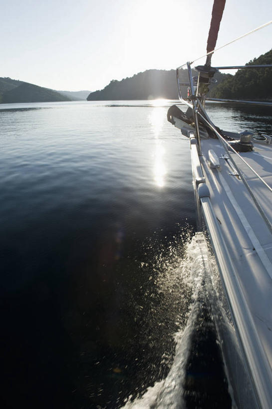 帆船,无人,竖图,室外,白天,正面,旅游,度假,海浪,海洋,美景,船,法国,欧洲,一艘,阴影,波纹,飞溅,溅,光线,液体,影子,景观,浪花,水滴,娱乐,水珠,蓝色,蓝天,水纹,天空,阳光,自然,海水,船尾波,交通工具,波浪,天,享受,休闲,景色,放松,晴朗,喷洒,自然风光,载具,海景,万里无云,法兰西共和国,法兰西第五共和国,留尼汪,留尼汪岛,大海,风浪,海,海水的波动,近岸浪,涌浪,晴空,晴空万里,彩图