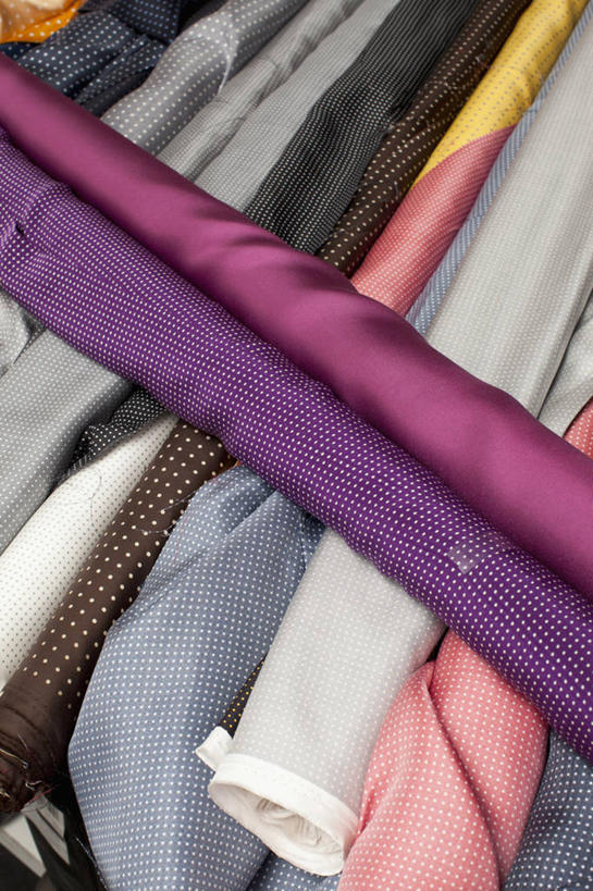 无人,竖图,俯视,室内,特写,白天,静物,纺织品,一排,许多,阴影,整齐,反射,布,丝绸,影子,绸缎,织物,排列,布匹,队列,彩图,高角度拍摄