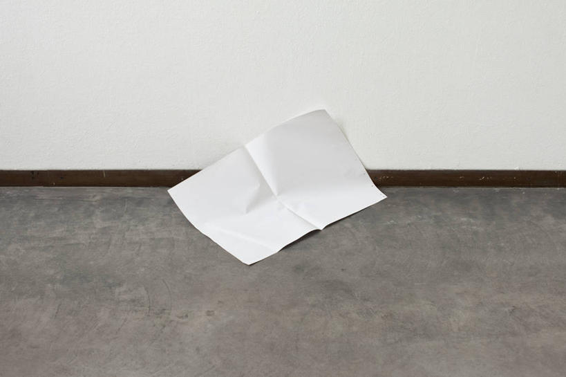 无人,横图,室内,白天,正面,地板,一张,阴影,反射,影子,纸,墙,大理石,墙壁,墙面,白色,大理石制品,彩图