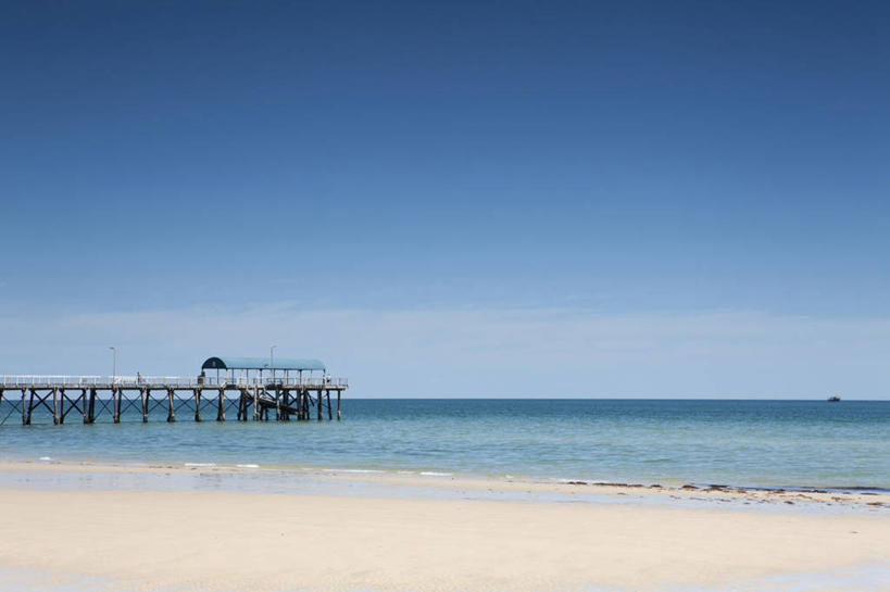 无人,横图,室外,白天,正面,旅游,度假,海浪,海洋,美景,沙滩,澳大利亚,阴影,光线,木板,沙子,影子,海岸,景观,浪花,水平线,云,云朵,桥,辽阔,木桥,海平线,沙地,云彩,娱乐,栈桥,蓝色,白云,蓝天,天空,阳光,自然,海水,天,享受,休闲,广阔,景色,放松,晴朗,人行桥,木板桥,一望无际,自然风光,大洋洲,澳洲,海景,南方大陆,首府,澳大利亚联邦,阿德莱德,南澳大利亚,南澳大利亚州,无边无际,一马平川,大海,风浪,海,海水的波动,海滩,近岸浪,涌浪,晴空,彩图,水天相接,水天一线