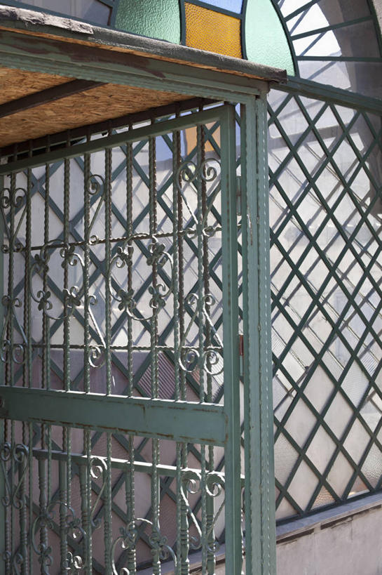 无人,家,栏杆,竖图,室外,白天,正面,门,玻璃,房屋,屋子,围栏,护栏,楼房,住宅,玻璃制品,门框,彩图,房子