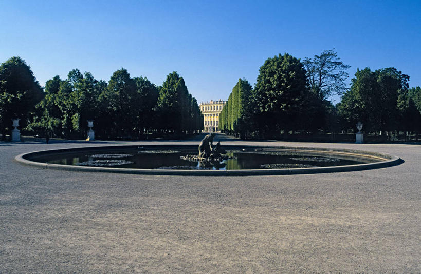 无人,横图,室外,白天,正面,旅游,度假,草地,草坪,植物,标志建筑,地标,建筑,喷泉,雕塑,奥地利,欧洲,维也纳,阴影,艺术,装饰,光线,雕刻,雕像,影子,景观,首都,文化,娱乐,建设,草,树,树木,蓝色,绿色,蓝天,天空,阳光,自然,工艺品,天,品味,享受,休闲,旅游胜地,放松,生长,晴朗,成长,纪念,美术,主题,水景,陈列,中欧,万里无云,功能,美学,美观,奥地利共和国,美景宫,设计,晴空,晴空万里,彩图