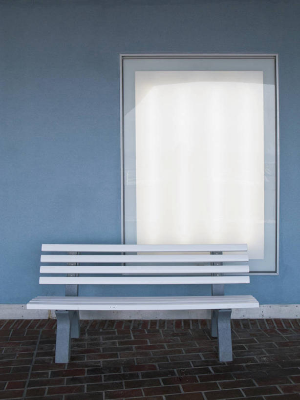 无人,竖图,室内,白天,正面,窗户,椅子,木椅,墙,玻璃窗,墙壁,墙面,蓝色,彩图