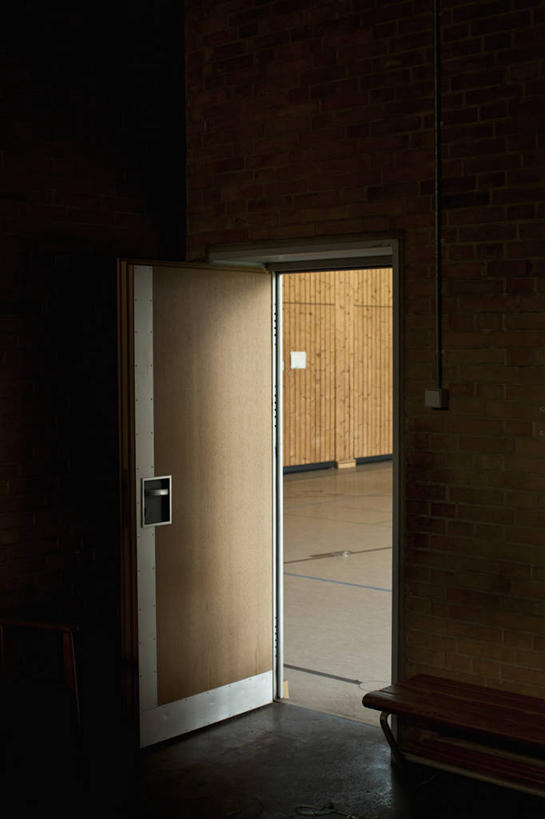 无人,竖图,俯视,室内,白天,门,墙,墙壁,墙面,黑色,把手,门把手,门框,门把,拉手,彩图,高角度拍摄