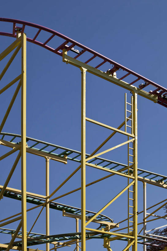 无人,游乐园,竖图,室外,白天,仰视,度假,游戏,美景,城市风光,城市,游乐场,德国,欧洲,阴影,曲折,弯曲,光线,影子,景观,首都,玩,娱乐,柏林,过山车,蓝色,蓝天,天空,阳光,天,享受,休闲,景色,放松,游乐设施,云霄飞车,蜿蜒,晴朗,活动,西欧,发泄,消遣,智力,万里无云,德意志联邦共和国,宣泄,乐园,滑落,游艺设施,柏林州,爬升,倒转,晴空,晴空万里,玩耍,嬉戏,彩图,低角度拍摄