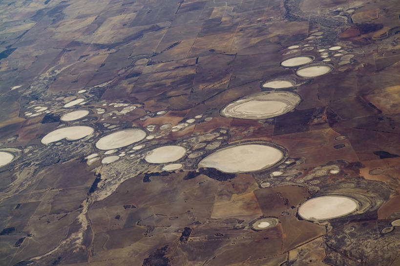 无人,农田,横图,俯视,航拍,室外,白天,旅游,度假,庄稼,农作物,草地,草坪,湖,湖泊,美景,水,植物,美国,湖面,景观,水流,水面,娱乐,草,绿色,自然,湖水,享受,休闲,景色,放松,北美,北美洲,犹他州,鸟瞰,自然风光,美洲,北亚美利加洲,亚美利加洲,犹他,蜂窝之州,蜂房州,盐湖,大盐湖,彩图,高角度拍摄,耕地,庄稼田