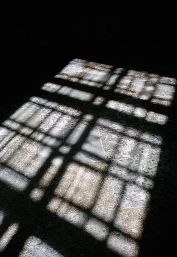 无人,竖图,俯视,室内,特写,白天,窗户,阴影,反射,瓷砖,地砖,影子,地面,玻璃窗,彩图,高角度拍摄