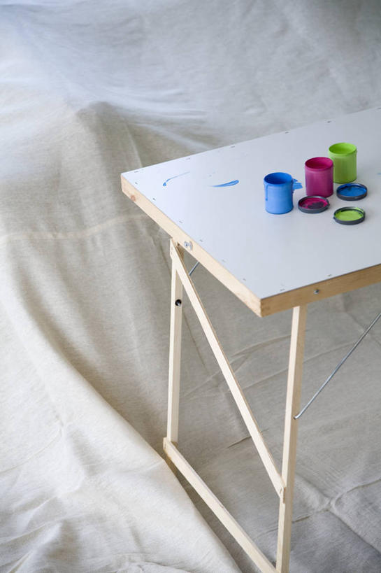 无人,竖图,俯视,室内,白天,装修,桌面,桌子,金属制品,阴影,装饰,反射,金属,木制,材料,罐子,影子,系统,装潢,木制品,瓶子,比较,色彩,颜色,对比,油漆,色阶卡,色卡,颜色卡,保护,涂料,色板,选择,标准,比色卡,色标卡,彩图,高角度拍摄